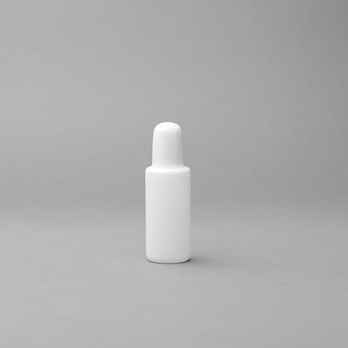 点眼容器D20と砲弾型のAキャップ